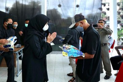 podiumnews.com-Banyuwangi Bantu 215 Pelaku Wisata Kawah Ijen Dampak PPKM Darurat  